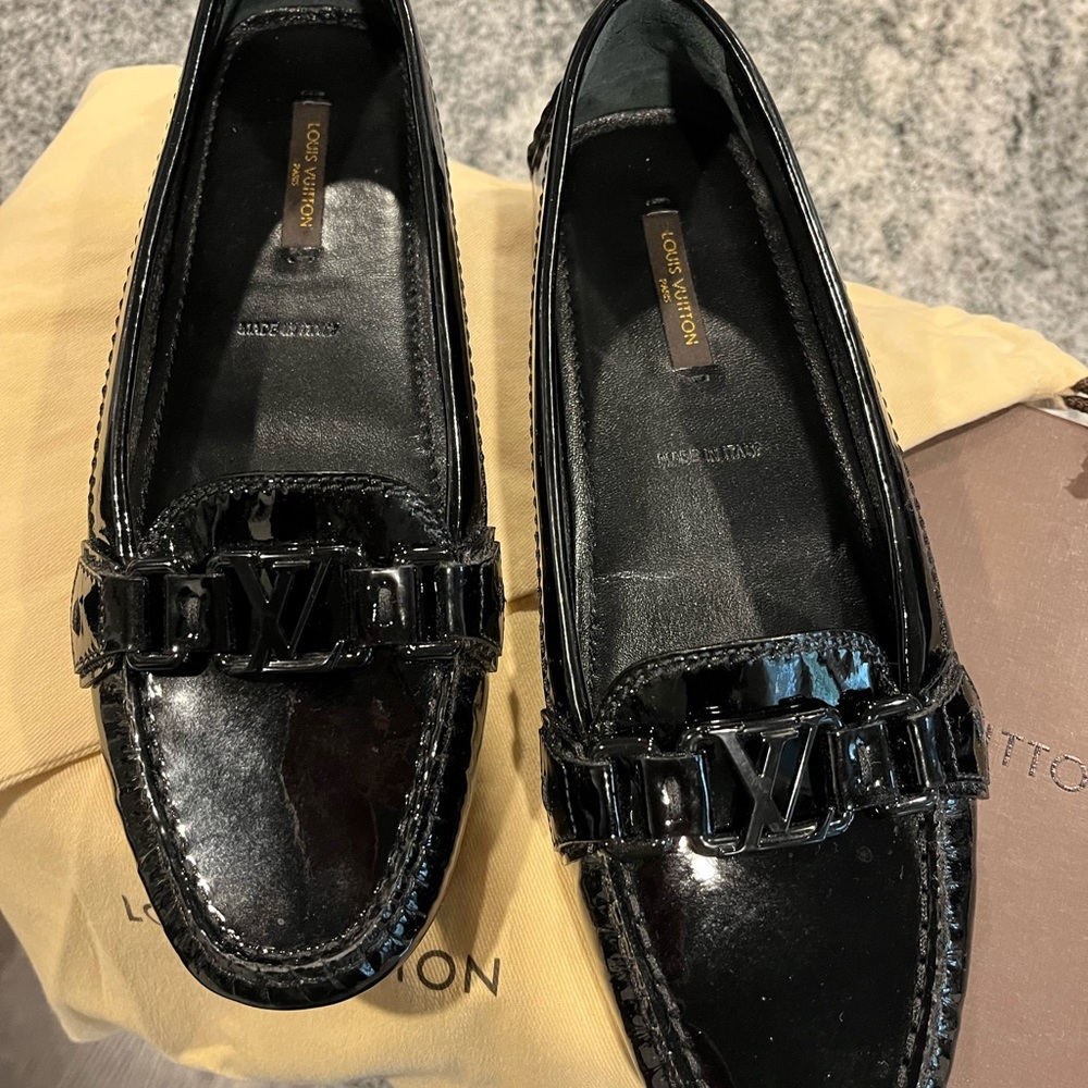 Louis Vuitton Black Patent Leather Flats loafer size 37
